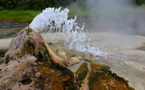 the-sempaya-hot-springs-or-the-male-and-female-hot-springs